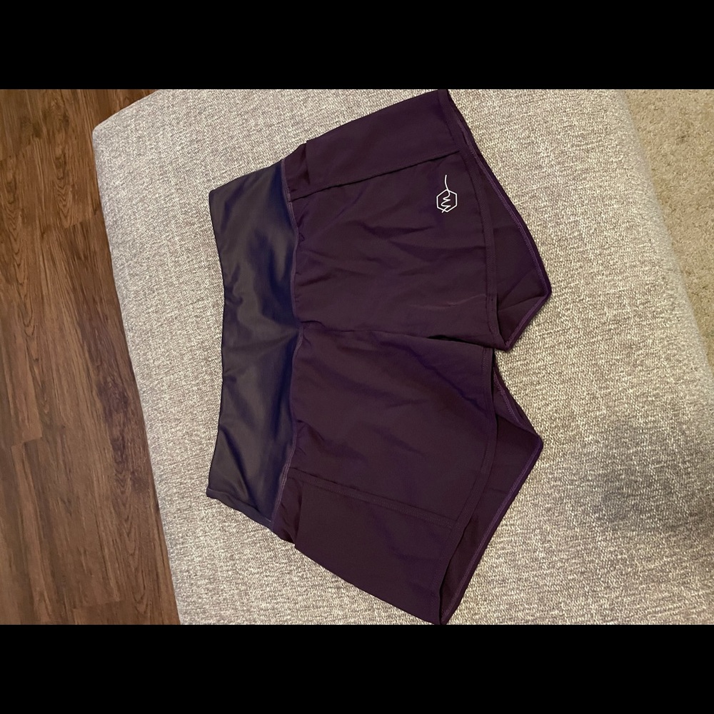 Mavin Thread eggplant short
